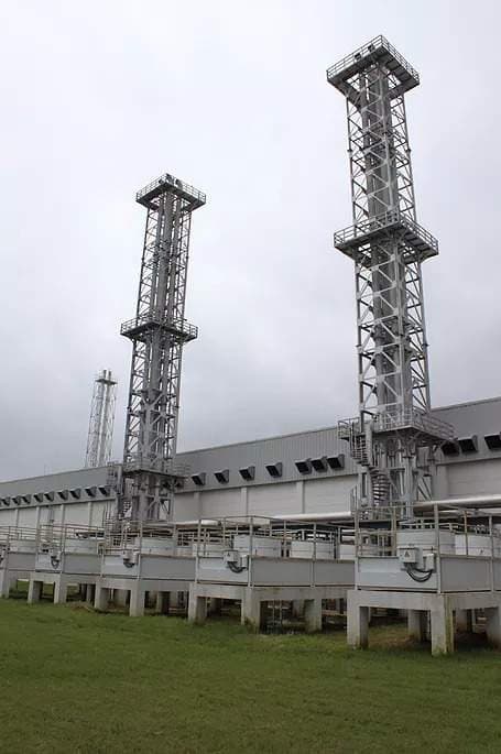 Outdoor industrial process plant