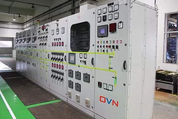 Synchronizing panel for multi-generator installation